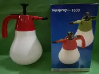 在飛比找Yahoo!奇摩拍賣優惠-【88五金】(紅白色)氣壓式噴水壺 噴霧器 噴水器 台灣製-