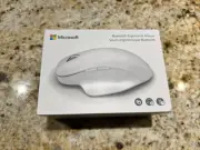 NEW Microsoft Bluetooth Ergonomic Mouse - Glacier White (222-00017) Model 1955