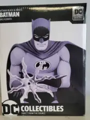 DC COLLECTIBLES BATMAN BLACK & WHITE STATUE BY JIRO KUWATA NIB