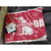 在飛比找蝦皮購物優惠-LIGHT&DARK 純棉運動毛巾 台灣製 全新未拆封 紅白