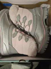 Magellan All Weather Fashion Pac Boot Size 6 Girls