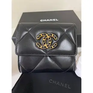 全新 Chanel 香奈兒 19系列 黑色配桃紅 短夾 皮夾