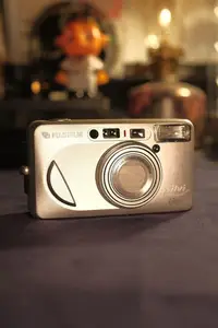 在飛比找Yahoo!奇摩拍賣優惠-Fujifilm Silvi 1300 新手底片相機 隨機附
