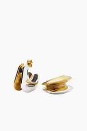HERA DOME DOUBLE RIDGE MEDIUM HOOP EARRINGS