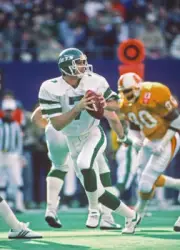 Quarterback Ken O'Brien New York Jets drops back to pass against t- Old Photo