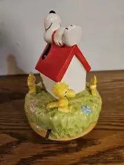 Peanuts/ Snoopy Schmid Music Box Snoopy On Doghouse Item No. 253-708 "Oh, What.