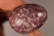 *LEPIDOLITE* Egg 4cm 47.4g Palm Stone Healing Crystal Purple Mica, Peace Stone