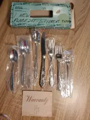 Oneida Distinction Deluxe Floral Bouquet Stainless 7 Piece Setting Flatware NEW