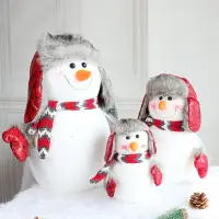 在飛比找樂天市場購物網優惠-圣誕樹裝飾雪人娃娃堆頭三口之家套裝新款雷鋒帽布偶創意小禮品