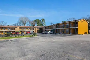 Econo Lodge Huntsville University Area