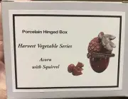 PORCELAIN HINGED BOX Acorn w Squirrel trinket Midwest PHB New in Box