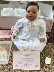 NEW Lee Middleton Little Princess Hispanic Doll Model 00069 Vinyl 1490 Authentic