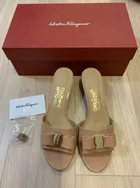 在飛比找Yahoo!奇摩拍賣優惠-Salvatore ferragamo vara bow s