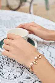 Cupshe Shell Yeah Gold-Tone Bracelet - Goldenrod,F