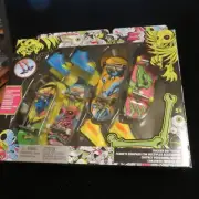 Tony Hawk Hot Wheels Skate Tricked Out Set 4 finger Boards + 2 sets of sneakers!