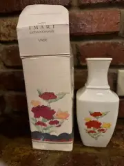 Avon 1991 Vintage Imari Vase. 7 1/4 " Tall. New in original Box.
