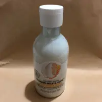 在飛比找蝦皮購物優惠-The body shop杏奶花蜜滋養沐浴乳—250ml