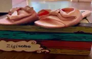 Brand New Women’s Zigi Soho Size 7.5 Pink Bow Flat Sandals ADORABLE