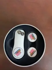 Pitchfix Divot Tool Round Tin with 3 ball markers