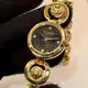 VERSUS VERSACE手錶, 女錶 28mm 金色圓形精鋼錶殼 黑色中二針顯示, 環形V元素設計錶面款 VV00378