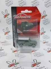 Die Cast " Land Rover Defender 90 " Premium Cars Majorette