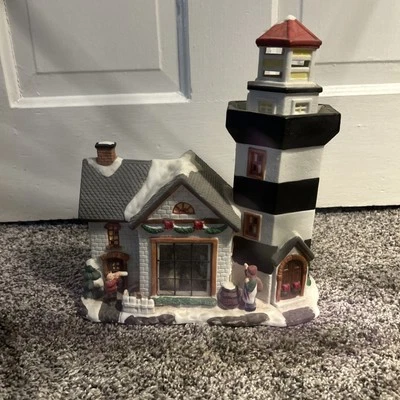 VTG Victorian Village Collectibles 2002 Cliff Point Lighthouse