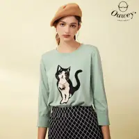 在飛比找momo購物網優惠-【OUWEY 歐薇】時髦賓士貓縲縈針織上衣(淺綠色；S-L；