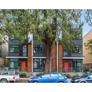 Belmont Townhome + Space Needle Private Rooftop Views!