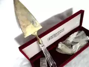 International Silver Co. Silverplated 11 1/4"Cake/Pie Server NIB Glass Handle