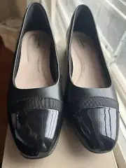 NEW Clarks Juliet Monte Loafer Shoes Womens Size 7.5W Black Leather Cap-Toe Flat