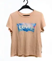 在飛比找Yahoo奇摩拍賣-7-11運費0元優惠優惠-⭐L號 Levis 女款 短袖T恤 翻玩夏日 藍天白雲Log