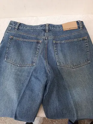 超值 九成新 ~ DKNY&JEANS   刷色經典牛仔褲 尺寸: 32 腰
