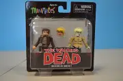 WALKING DEAD MINIMATES SERIES 7 HUNTER CHRIS & ZOMBIE HOLLY