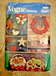 VOGUE Patterns "Christmas Craft" #609 Uncut Vintage Wreath Ornaments Tree Skirt