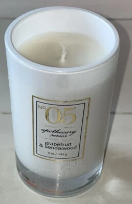 Bellevue candle No 05 Grapefruit & Sandalwood 5 oz apothecary series soy