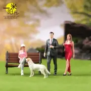 Resin 1/64 Diorama Miniature Toy Figures Cameron Diaz Bond Girl Bench Dog SET