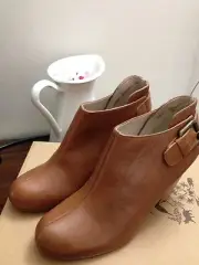 Gorman boots SZ37 new in box!!! Sold out in store and online