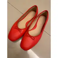 在飛比找蝦皮購物優惠-二手的uniqlo紅色芭蕾舞鞋/平底鞋