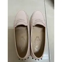 在飛比找蝦皮購物優惠-粉色豆豆鞋tod’s粉色豆豆鞋9.9成新