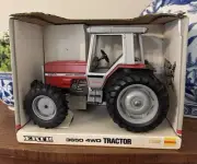 ERTL Massey Ferguson 4WD Tractor 3650 1/16