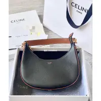 在飛比找蝦皮購物優惠-二手CELINE AVA STRAP月包型 單肩手提包 19