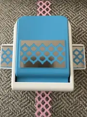 Creative Memories "Fishnet" Decorative Border Punch - Lattice design