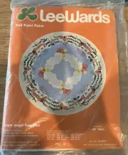 LeeWards Snow angel Tree Skirt Kit