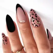 Medium Press on Nails Almond Shaped Fake Nails Matte French Tip Acrylic Nails