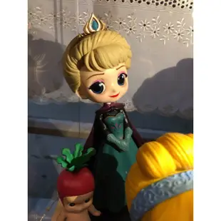 【高質感實拍】第二代Disney迪士尼公主冰雪奇緣艾莎安娜Elsa Anna公仔玩偶娃娃蛋糕擺飾- 港版Qposket