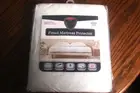 Sealed Queen Size Fitted Mattress Protector Dust Mite/Allergen Barrier