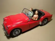 1/18 FIGURES HARRY AND MEGHAN VROOM PAINTED FOR TRIUMPH TR3 KYOSHO 1/18