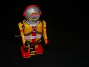 TIN WIND UP ASTRONAUT SPACEMAN TOY ROBOT MS297 Works Excellent