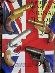 British & Commonwealth Signal Pistols Flare Gun Landers Skennerton NEW book