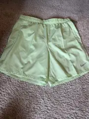Nike Challenger DRI-FIT 7” Size Medium Mens Barely Volt Green Running Shorts
